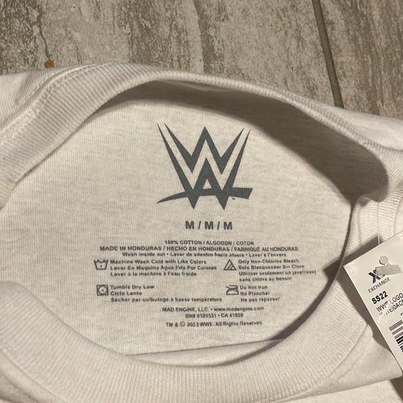 WWE Logo Stencil White Shirt - Picture 4 of 8